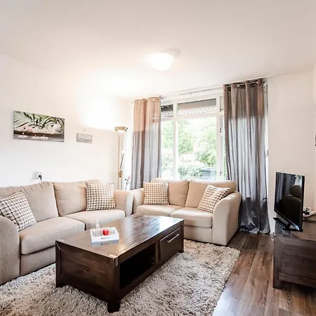 Family Jolie Suitable For 4 Adults And 2 Children Vakantiehuis